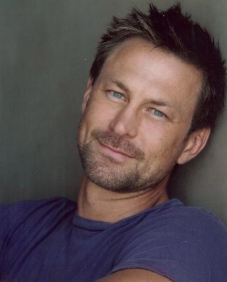 Grant Bowler fotoğrafı