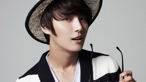 Yoon Si Yoon Fotoğrafı