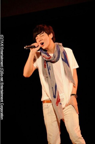 Yoon Si Yoon Fotoğrafı