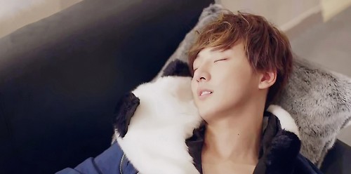 Yoon Si Yoon Fotoğrafı