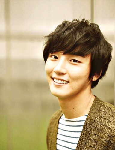 Yoon Si Yoon Fotoğrafı