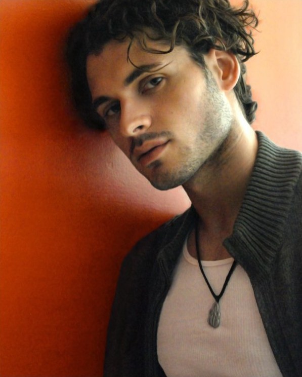 Adan Canto Fotoğrafı