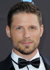 Matt Lauria fotoğrafı