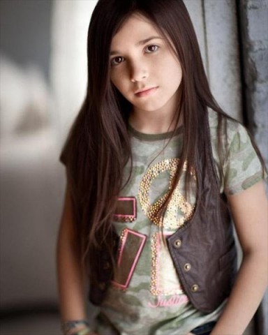 Olivia Steele-Falconer fotoğrafı