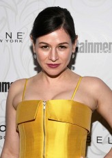 Yael Stone fotoğrafı