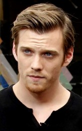 Jake Abel fotoğrafı