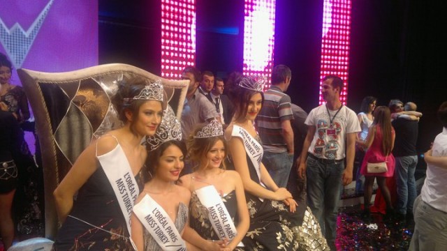 Gizem Karaca Fotoğrafı