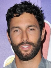 Noah Mills fotoğrafı