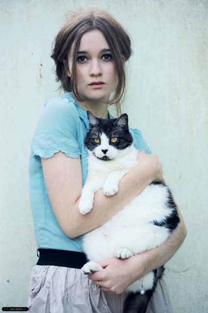 Alice Englert Fotoğrafı