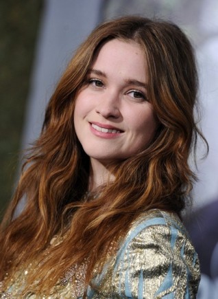 Alice Englert Fotoğrafı