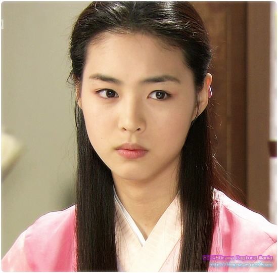 Lee Yeon-Hee fotoğrafı