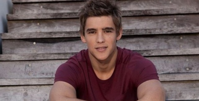 Brenton Thwaites Fotoğrafı