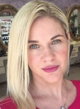 Emine Ün fotoğrafı