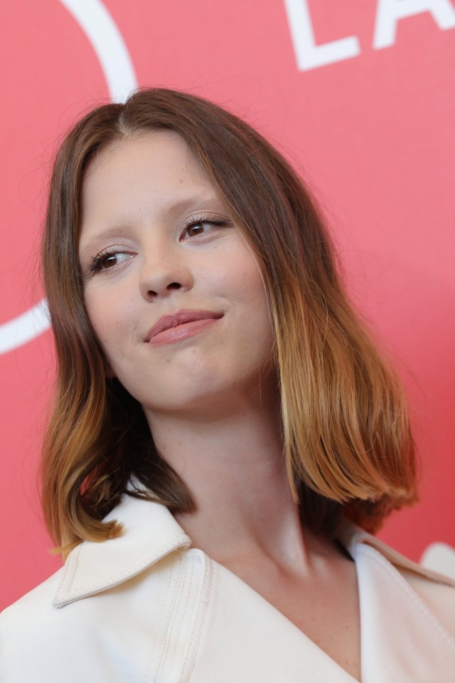 Mia Goth fotoğrafı