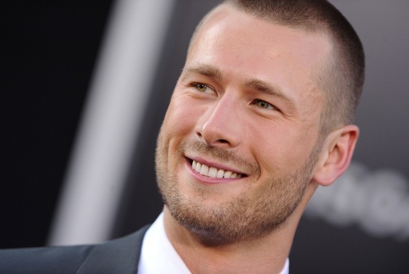 Glen Powell Fotoğrafı