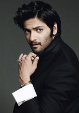 Ali Fazal fotoğrafı