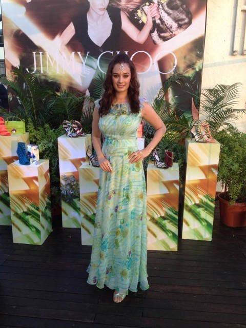 Evelyn Sharma Fotoğrafı