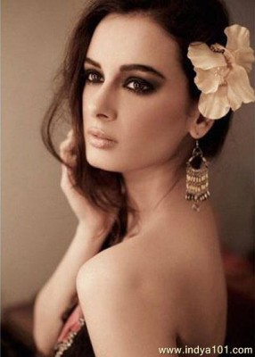 Evelyn Sharma Fotoğrafı