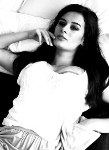 Evelyn Sharma Fotoğrafı