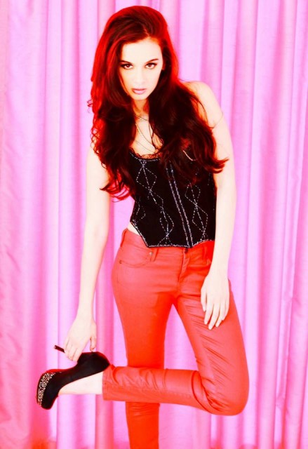 Evelyn Sharma Fotoğrafı