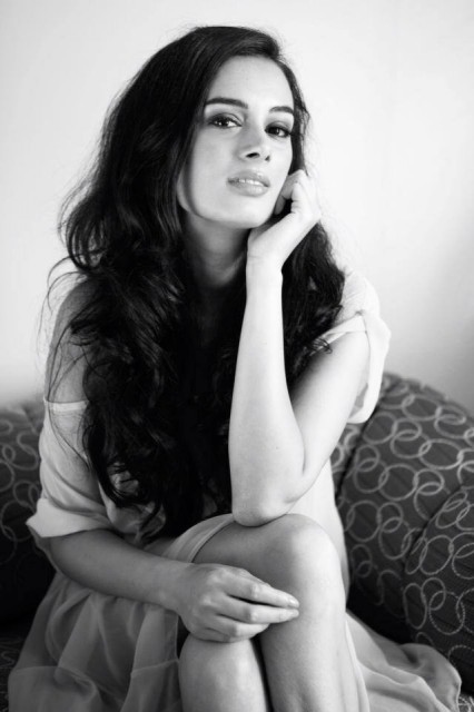 Evelyn Sharma Fotoğrafı