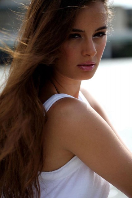 Evelyn Sharma Fotoğrafı