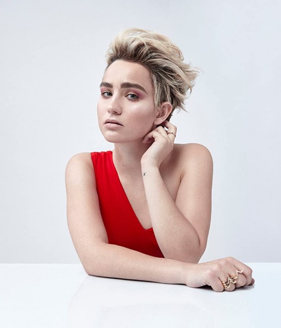 Bex Taylor-Klaus fotoğrafı