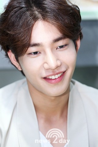 Kim Jae-Young (i) Fotoğrafı