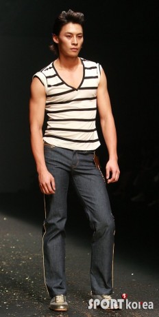 Jung Eun-woo Fotoğrafı