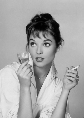 Elsa Martinelli fotoğrafı