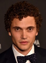 Karl Glusman fotoğrafı