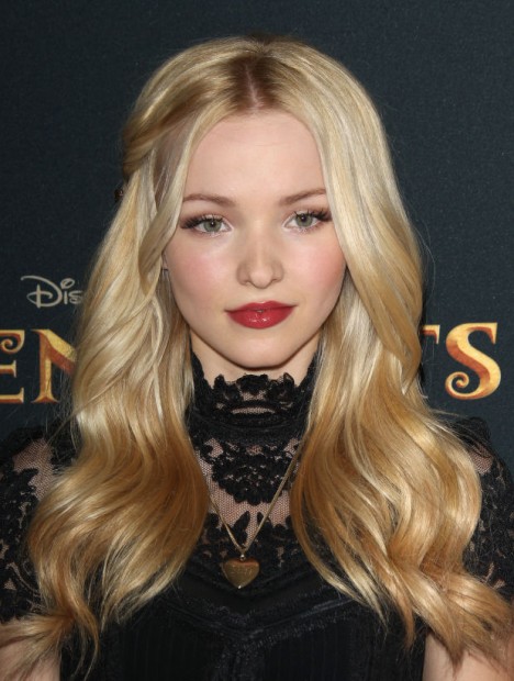 Dove Cameron Fotoğrafı
