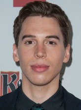Jordan Gavaris fotoğrafı