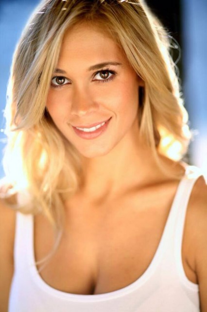 Lauren Compton Fotoğrafı