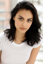 Camila Mendes Fotoğrafı