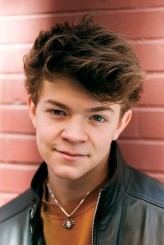 Oakes Fegley fotoğrafı