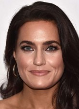 Caitlin Leahy fotoğrafı