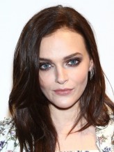 Madeline Brewer fotoğrafı