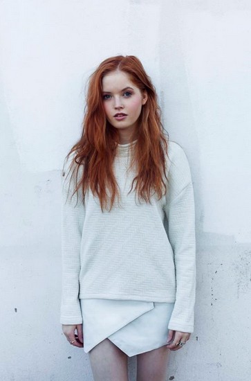Ellie Bamber Fotoğrafı