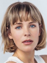 Charlotte Aubin fotoğrafı