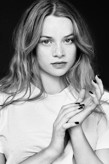 Luna Wedler Fotoğrafı