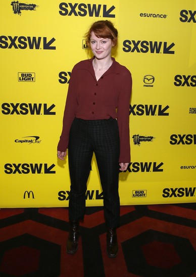 Emily Beecham fotoğrafı