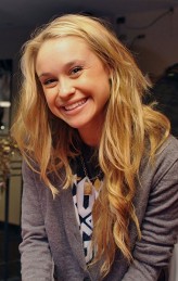 Becca Tobin fotoğrafı