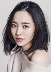 Bae Yoon-Kyung fotoğrafı