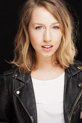 Izzy Stevens fotoğrafı