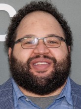 Zach Cherry fotoğrafı