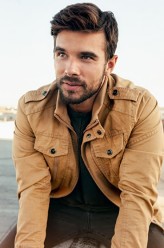 Josh Swickard fotoğrafı
