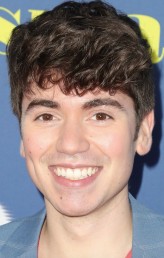 Noah Galvin  fotoğrafı