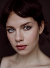 Ella Newton fotoğrafı