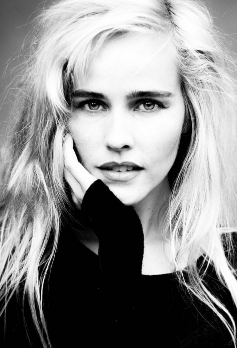 Isabel Lucas Fotoğrafı